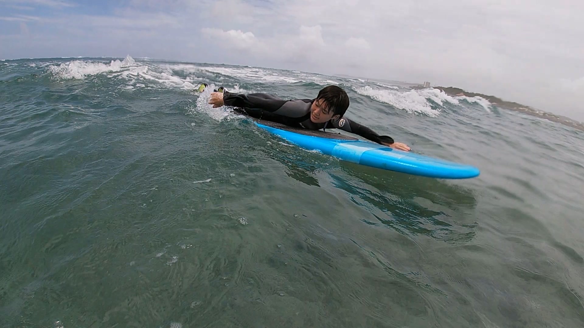 沖縄で”貸切”サーフィンスクール！初心者でも楽しめる感動の波乗り体験！