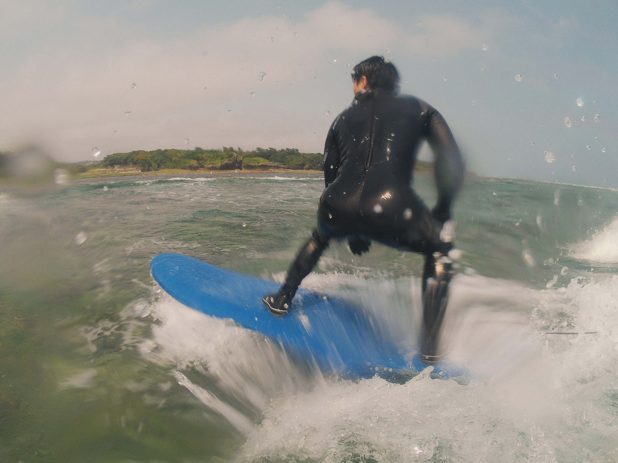 サーフレッスンでステップアップ！沖縄でサーフィンデビュー！